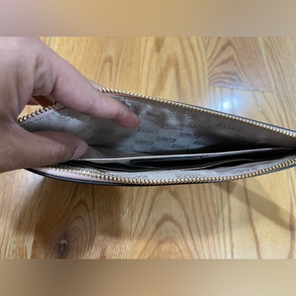 Michael Kors Jet Set Large Wristlet Dusty Pink - Picture 5 of 11